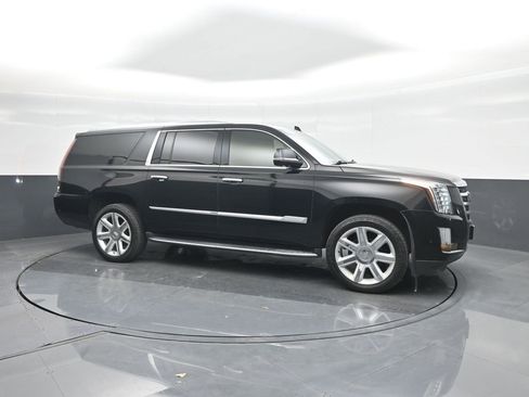 Used 2020 Cadillac Escalade ESV Luxury image 11
