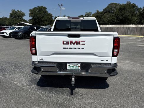 Used 2024 GMC Sierra 1500 SLE w/ Preferred Package image 4