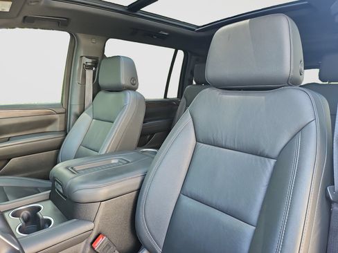Used 2024 Chevrolet Suburban Z71 w/ Luxury Package AWD/4WD image 24