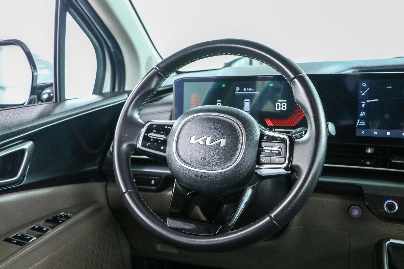 Used 2025 Kia Carnival FWD image 12