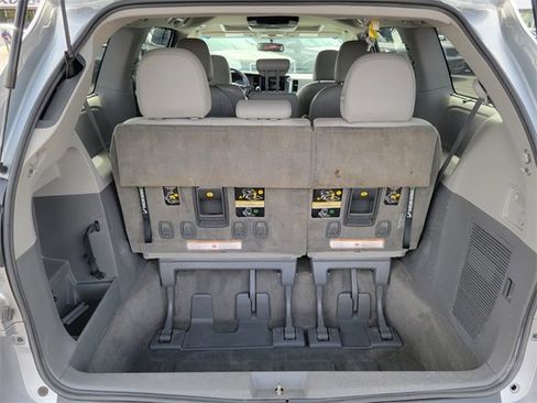 Used 2015 Toyota Sienna XLE image 13