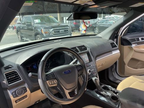 Used 2017 Ford Explorer Limited w/ Equipment Group 301A image 9