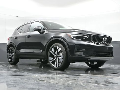 New 2025 Volvo XC40 B5 Ultra w/ Climate Package AWD/4WD image 40