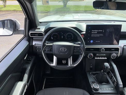 Used 2025 Toyota Tacoma TRD Sport AWD/4WD image 29