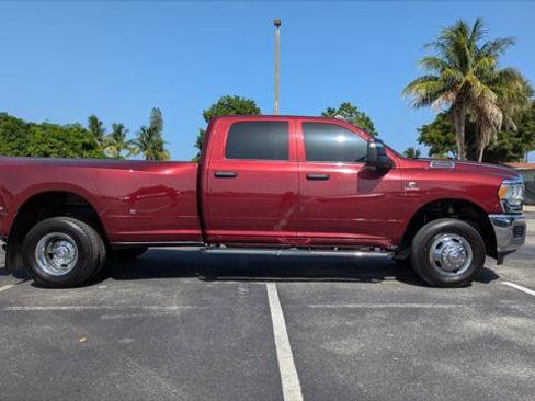 Used 2024 RAM 3500 Tradesman w/ Chrome Appearance Group AWD/4WD image 8
