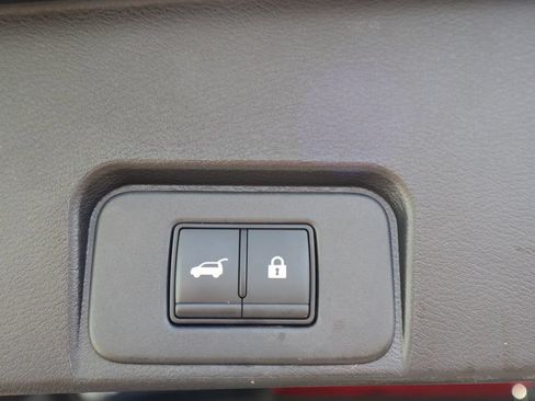 Certified 2025 Nissan Rogue SV AWD/4WD image 33