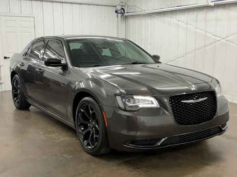 Used 2019 Chrysler 300 Touring w/ Sport Appearance Package RWD image 2