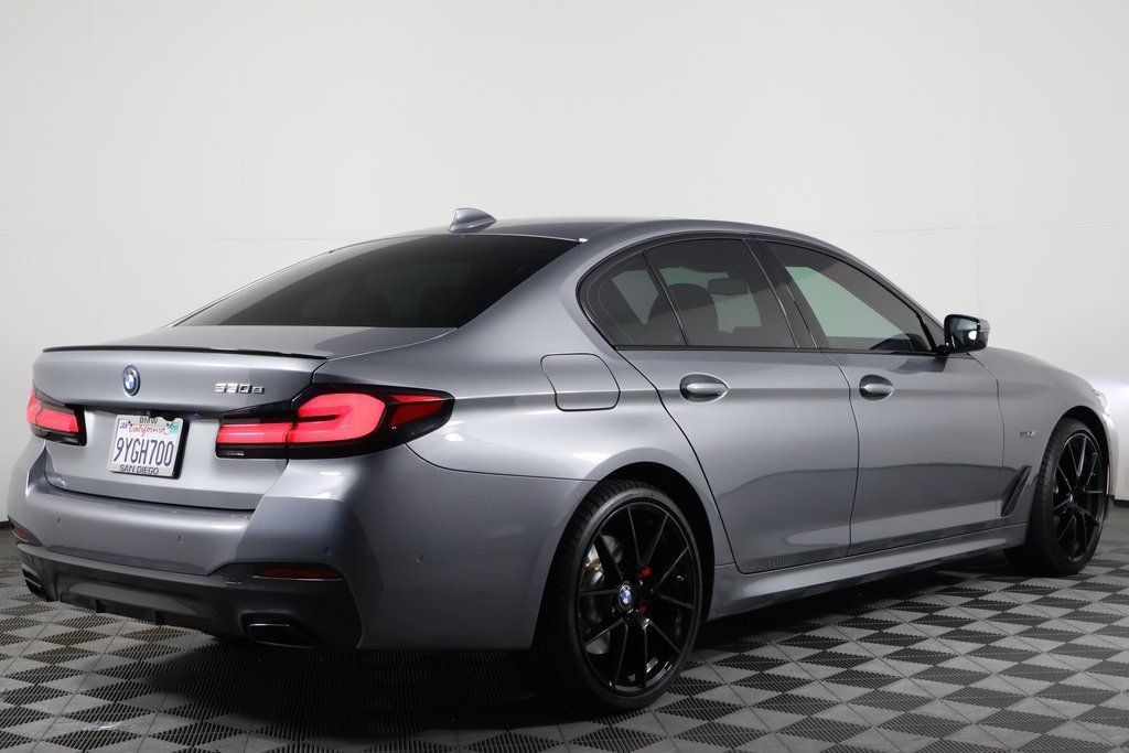 Used 2023 BMW 530e w/ M Sport Package RWD image 4