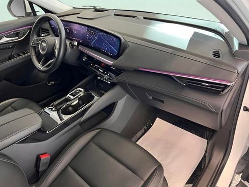 Used 2025 Buick Envision Preferred image 12
