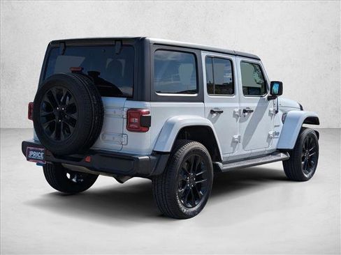 Used 2022 Jeep Wrangler Unlimited Sahara w/ Cold Weather Group AWD/4WD image 5