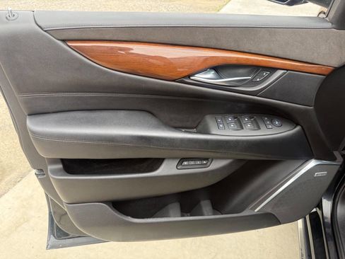 Used 2017 Cadillac Escalade Premium Luxury AWD/4WD image 10