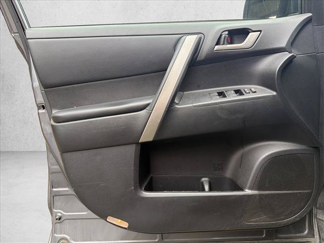 Used 2013 Toyota Highlander SE AWD/4WD image 9