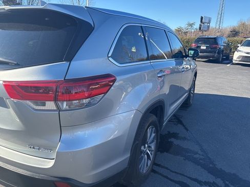 Used 2017 Toyota Highlander XLE image 5