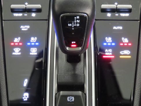 Certified 2023 Porsche Cayenne Coupe AWD/4WD image 27