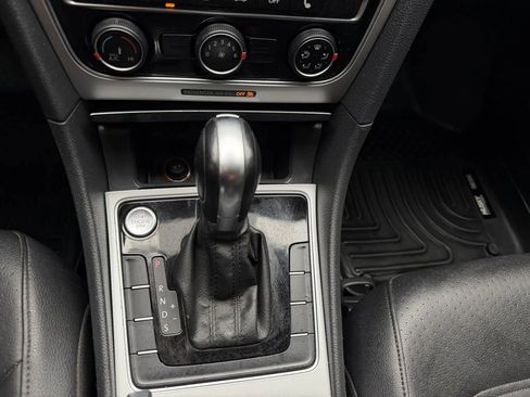 Used 2019 Volkswagen Passat 2.0T Wolfsburg image 30