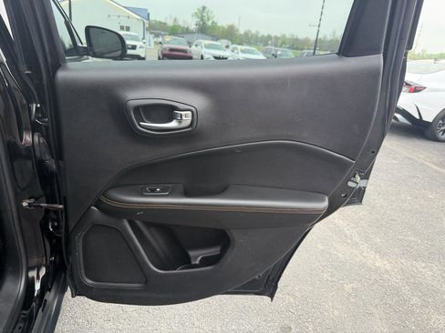 Used 2018 Jeep Compass Limited w/ Navigation Group image 18