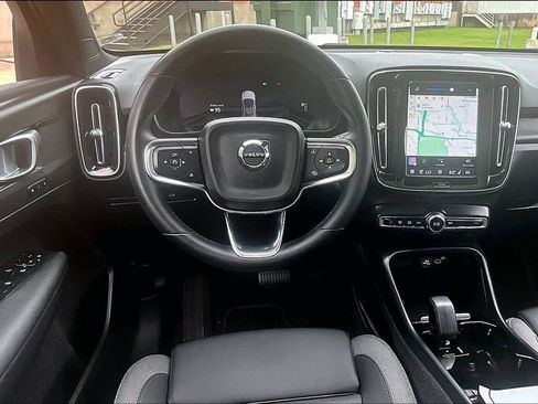 Used 2023 Volvo C40 Recharge Core w/ Climate Package AWD/4WD image 7