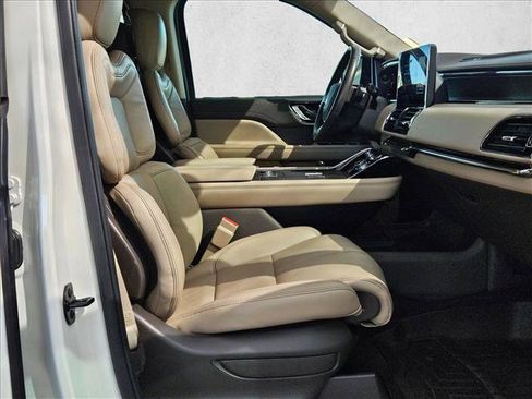 Used 2024 Lincoln Navigator Reserve AWD/4WD image 19