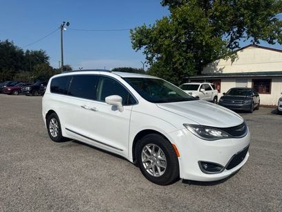 Used 2020 Chrysler Pacifica Touring-L w/ Advanced Safetytec Group