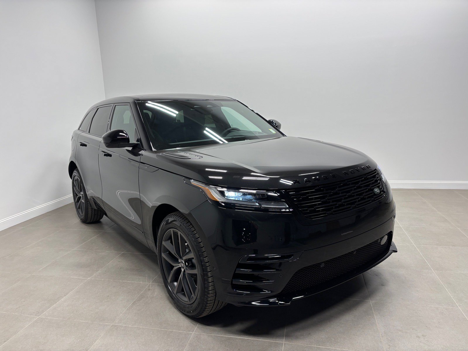 New 2026 Land Rover Range Rover Velar Belgravia AWD/4WD image 4