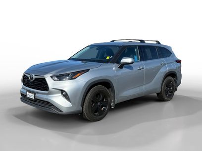 Used 2022 Toyota Highlander LE