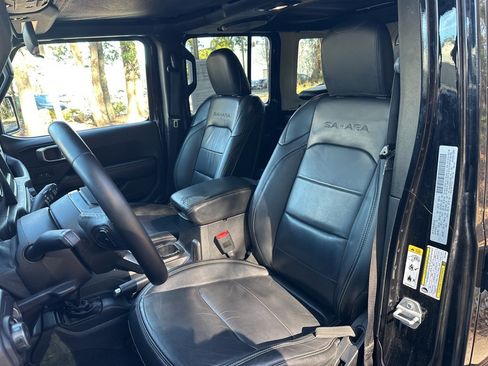 Used 2018 Jeep Wrangler Unlimited Sahara w/ LED Lighting Group image 16