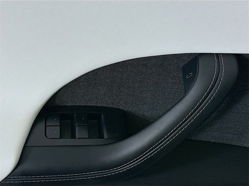 Used 2022 Tesla Model X image 20