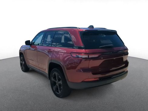 Used 2023 Jeep Grand Cherokee Altitude AWD/4WD image 6