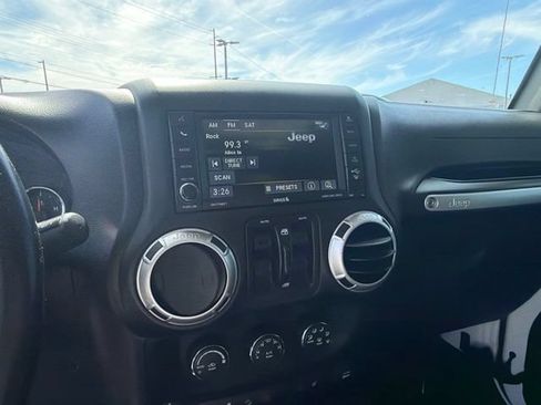 Used 2016 Jeep Wrangler Unlimited Sahara w/ Connectivity Group AWD/4WD image 25