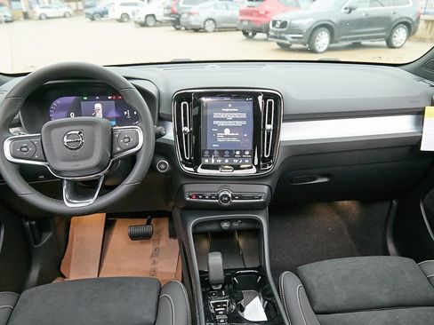 New 2026 Volvo XC40 B4 Plus w/ Climate Package image 22