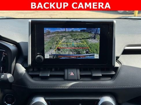Used 2025 Toyota RAV4 XLE AWD/4WD image 4