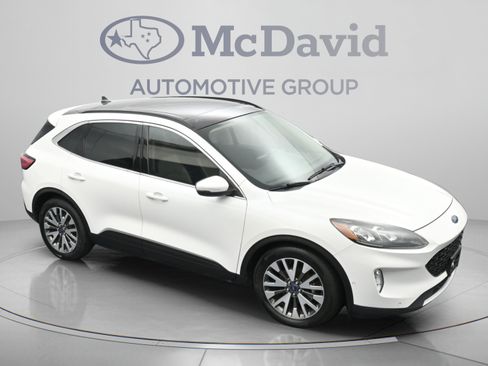 Used 2020 Ford Escape Titanium w/ Titanium Premium Package 2.0 FWD image 32