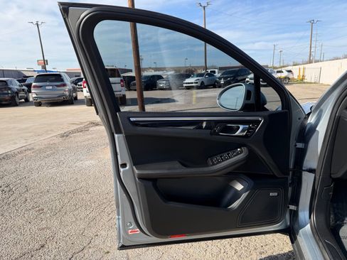 Used 2020 Porsche Macan image 19