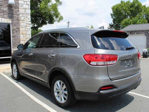 Used 2017 Kia Sorento FWD w/ LX Convenience Package image 9