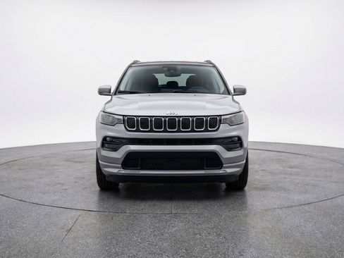 Used 2025 Jeep Compass Limited AWD/4WD image 2