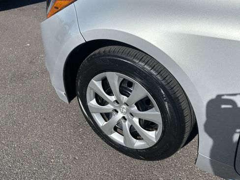 Used 2024 Toyota Corolla LE FWD image 27