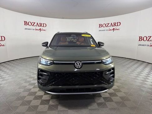 Used 2025 Volkswagen Tiguan SEL R-Line AWD/4WD image 2