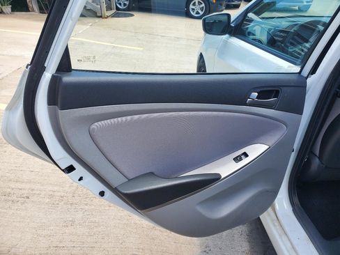 Used 2016 Hyundai Accent SE FWD image 12
