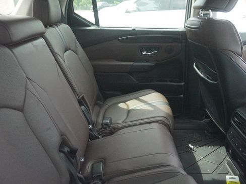 Used 2024 Honda Pilot Elite image 11