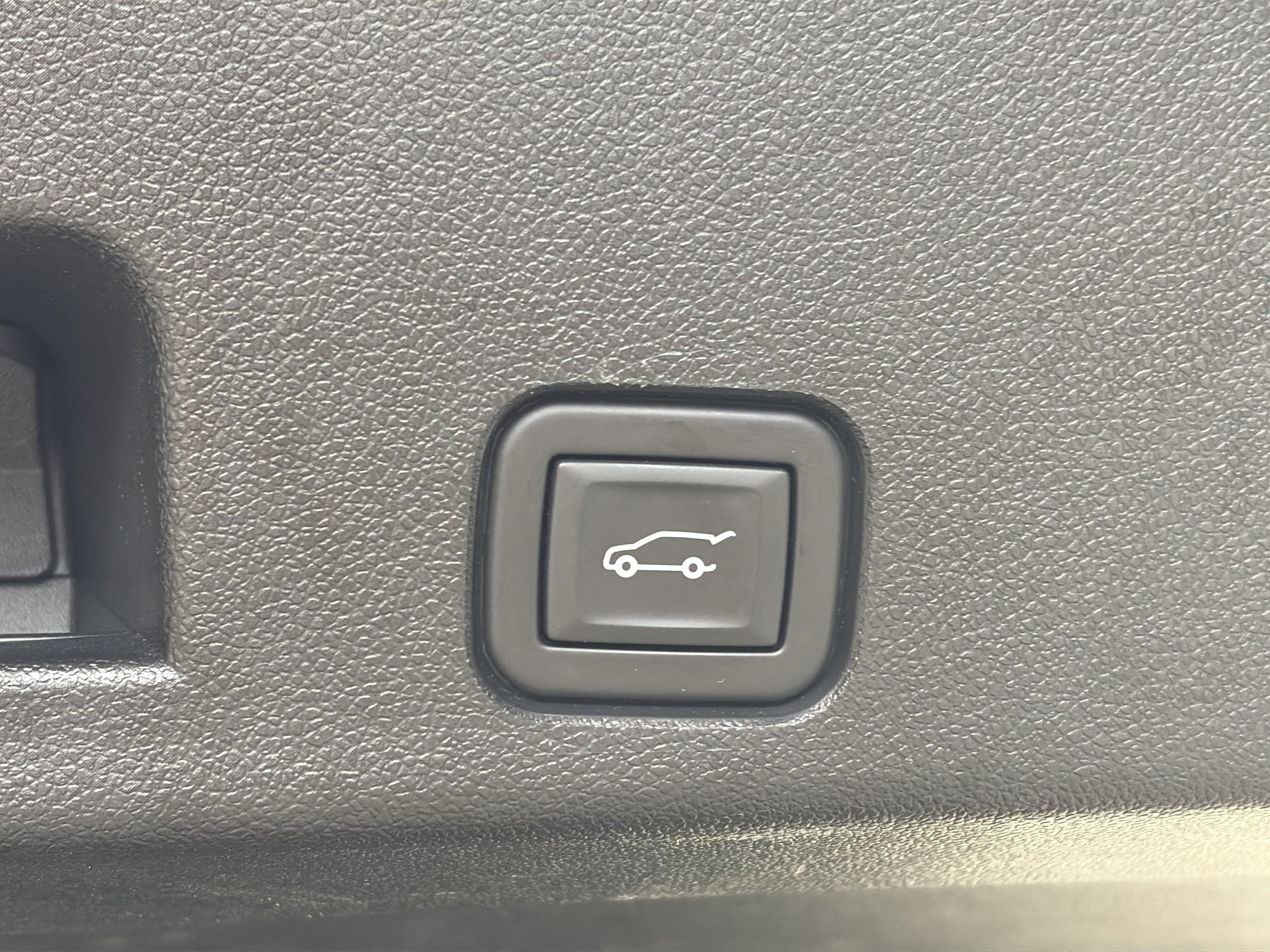 Certified 2024 GMC Acadia Denali w/ LPO, Floor Liner Package AWD/4WD image 17
