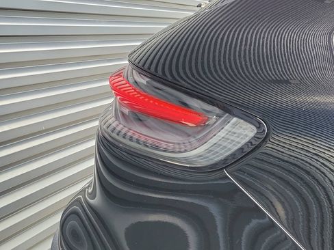 Certified 2025 Porsche Macan AWD/4WD image 16