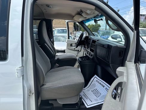 Used 2011 Chevrolet Express 2500 LS image 31