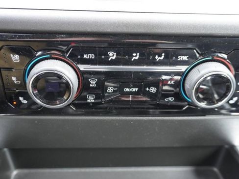 Used 2022 Chevrolet Silverado 1500 High Country w/ Technology Package image 36