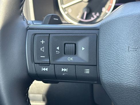 Used 2025 Nissan Rogue SV image 28