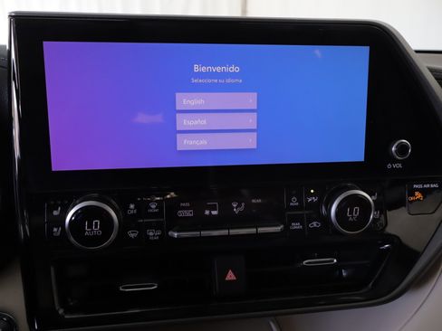 Used 2023 Toyota Highlander Limited image 14