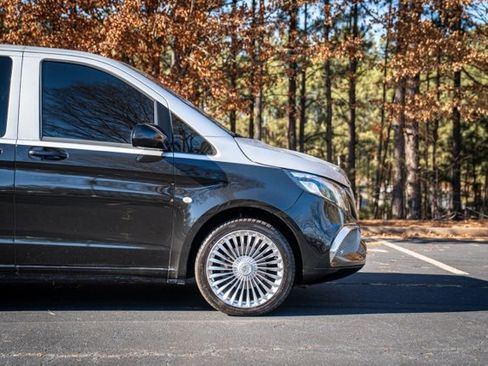 Used 2017 Mercedes-Benz Metris Passenger image 9