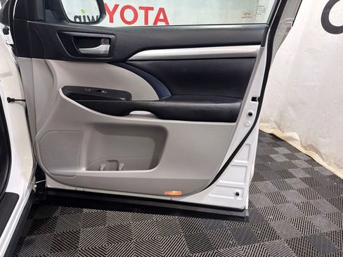 Used 2019 Toyota Highlander XLE AWD/4WD image 10