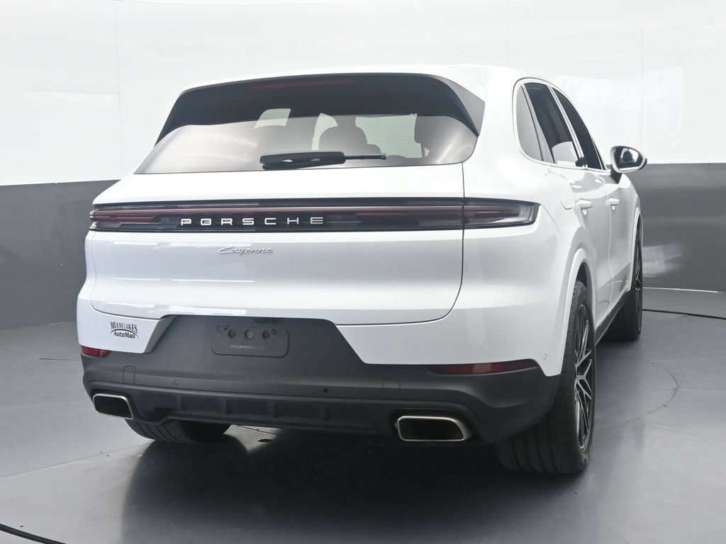 Used 2025 Porsche Cayenne AWD/4WD image 5