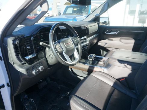 Used 2023 GMC Sierra 1500 SLT w/ SLT Convenience Package AWD/4WD image 9