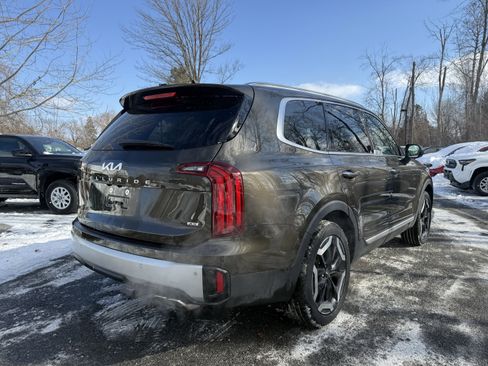 Used 2024 Kia Telluride S w/ S Sunroof Package image 6
